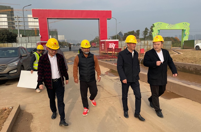 南昌市政建設(shè)集團張世東前往南昌縣小藍快速化工程項目檢查指導691.jpg