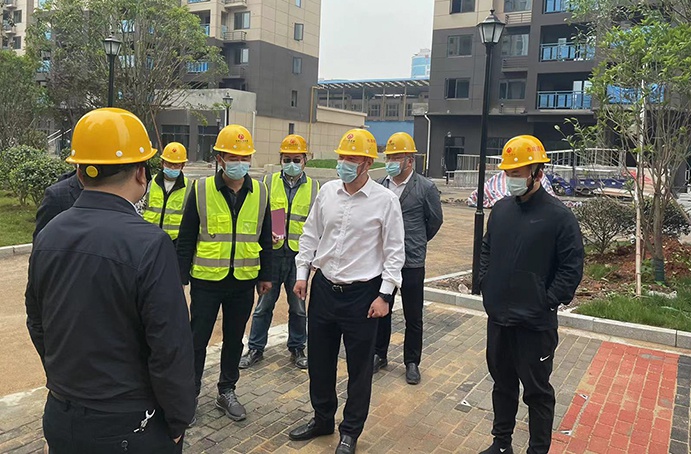 徐旭帶隊深入項(xiàng)目督導(dǎo)假期疫情防控、安全生產(chǎn)工作，看望慰問一線職工02.jpg
