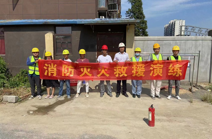 青山湖區(qū)安置房周邊道路項目部聯(lián)合建設(shè)單位及監(jiān)理單位開展消防滅火應急救援演練