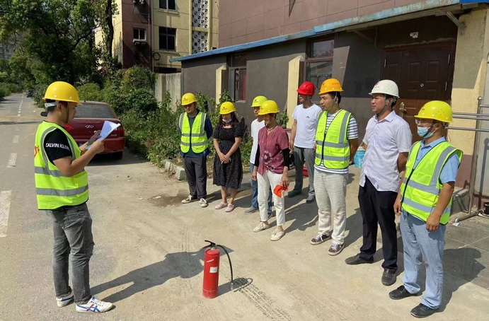 青山湖區(qū)安置房周邊道路項目部聯(lián)合建設(shè)單位及監(jiān)理單位開展消防滅火應急救援演練