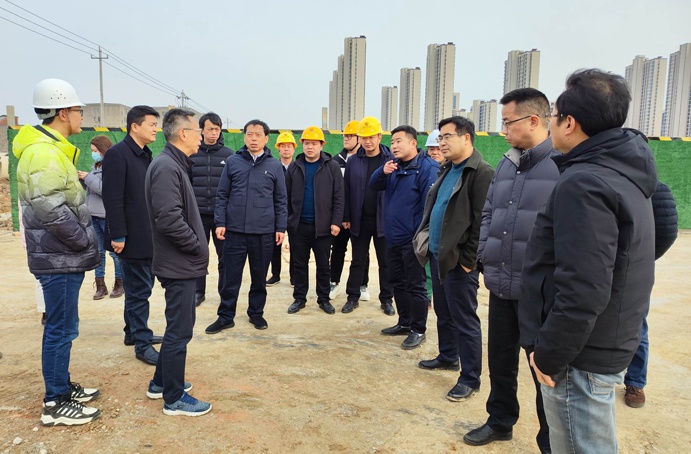 市政公用集團黨委副書記總經(jīng)理萬義輝到朱橋東路項目昌東三路項目檢查指導