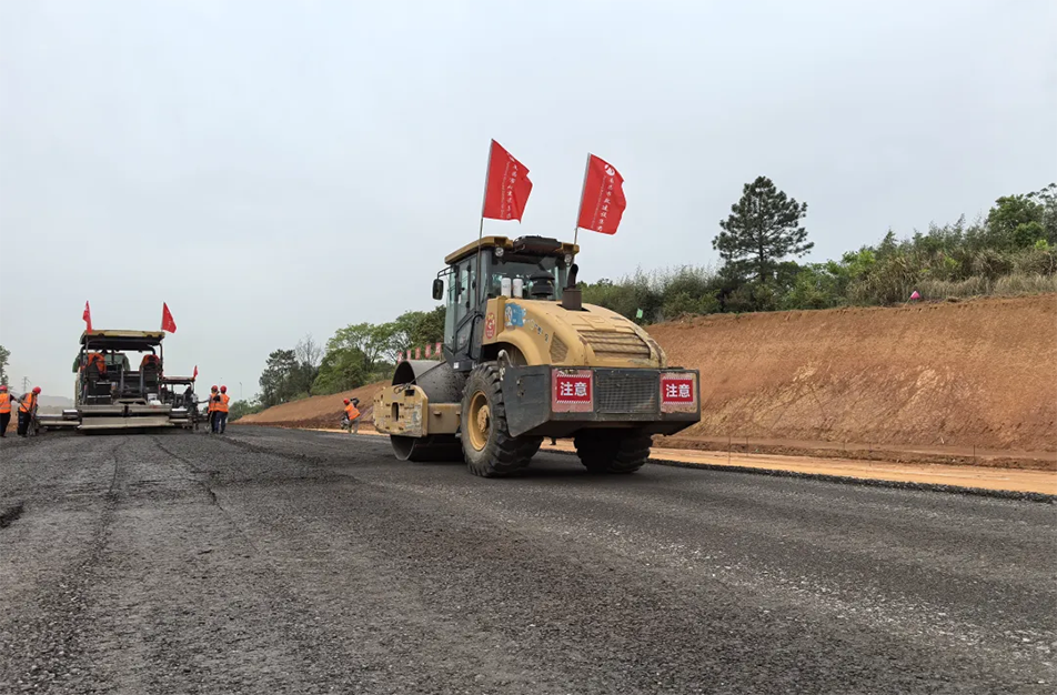 南昌云翔大道級(jí)配碎石施工啟動(dòng) | 安全質(zhì)量雙控推進(jìn)路面結(jié)構(gòu)新階段